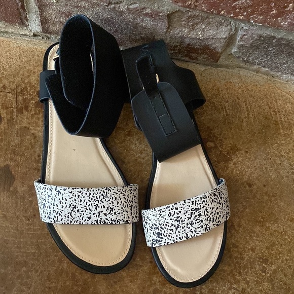 JUST Fab black and animal print gladiator sandals - Picture 4 of 9